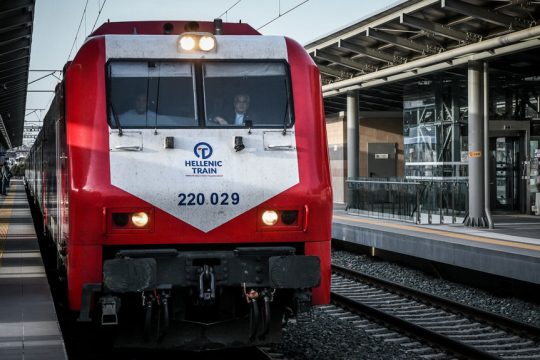 Νέα ταλαιπωρία σχεδόν δύο ωρών στο δρομολόγιο Αθήνα - Θεσσαλονίκη με το τρένο